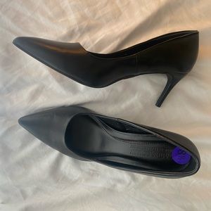 Cynthia Rowley black pointy toe kitten heel size 8.5